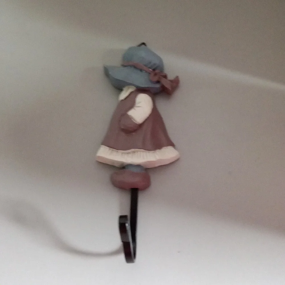 Vintage Sunbonnet Sue Style Wall Hook Blue Mauve Girl Decorative Resin Key Rack